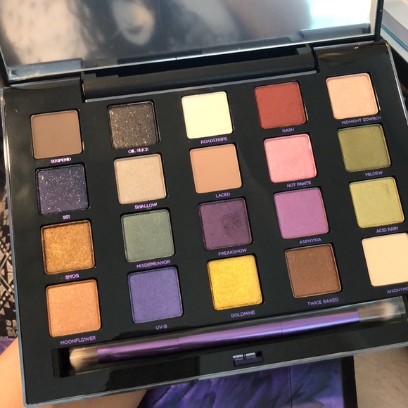 Urban Decay Vice LTD Reloaded Eyeshadow Pallette - Picture 2 of 2